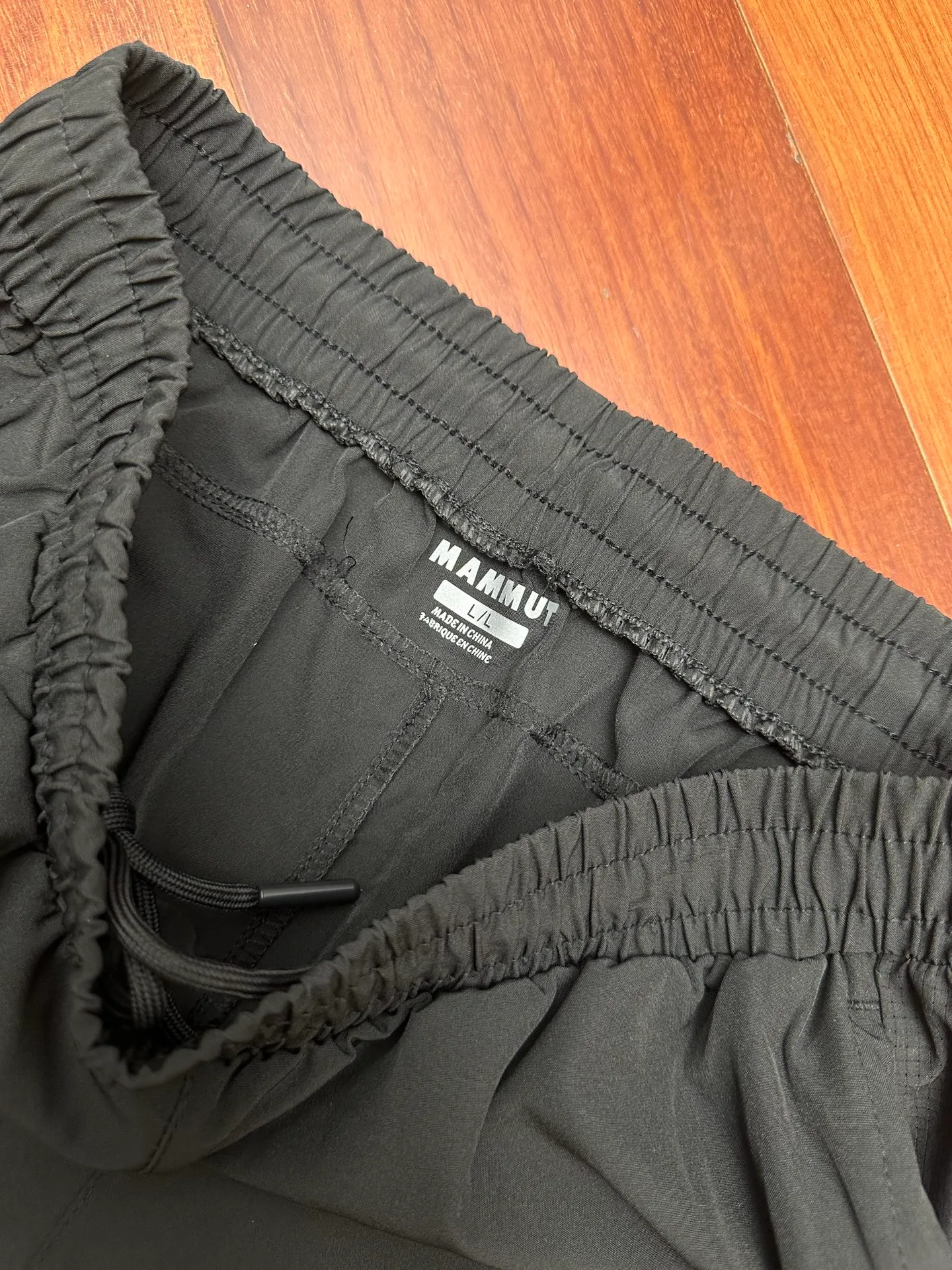 MAMMUT/ 95% ➕5% ， ， Breathable， 。 “ ”Buff。 Breathable ， ， 、 ， ， 。 ， 。 ， Classic Logo， Quality 。 ， 。 MAMMUT 。 ， ， 。 Citywalk ， ， ， ！ ：Black，Khaki， Sizes：L-3x L（ ：125 150 175 190）